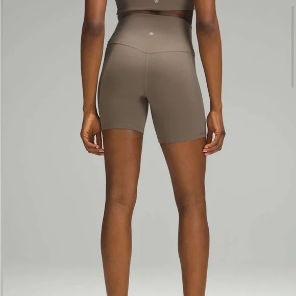 Lululemon Align High-Rise Short 6"
Nomad Size 4 - Picture 2 of 2